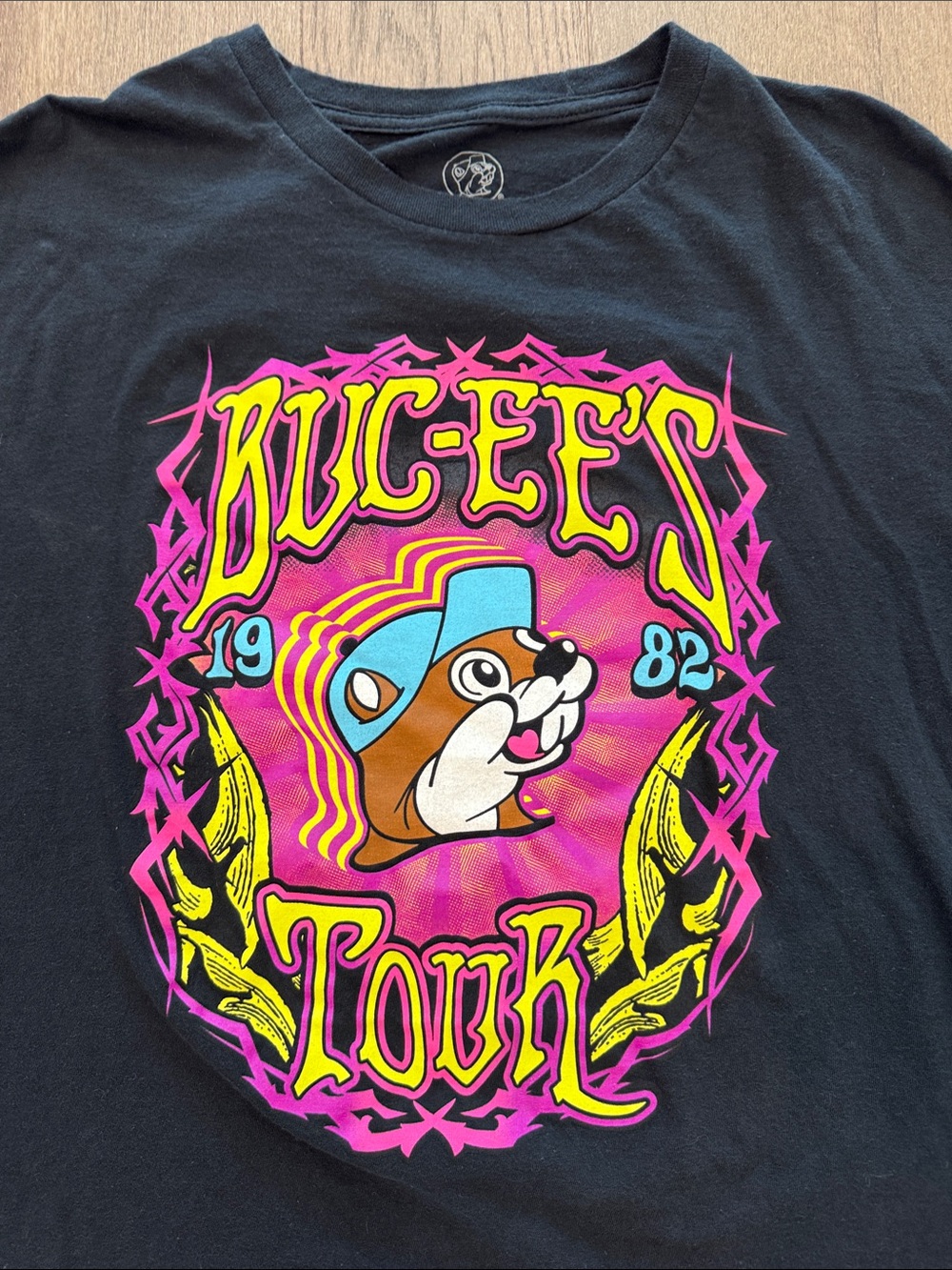 Buc-ees 1982 World Tour Crew Neck‎ Short Sleeve T-Shirt Unisex Men’s Large Neon